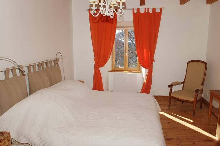 Location de vacances pour 6 personnes, avec jardin à Cheylade - 3