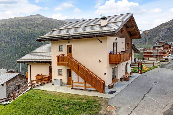 Entire apartment, Apartment 'Greta Baita Mauri' with Balcony & Wi-Fi in Livigno, Stilfser Joch National Park