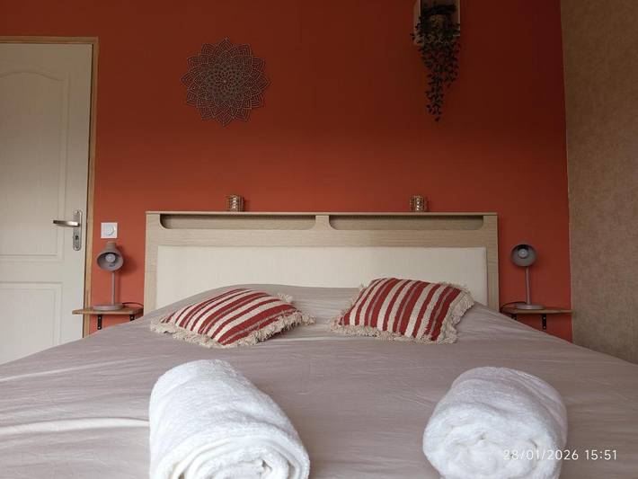 Gîte pour 2 personnes, avec vue et terrasse ainsi que sauna et jardin, animaux acceptés dans Combres