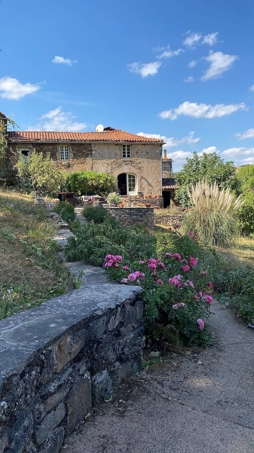 Maison de vacances 'La Grande Combe' avec vue sur les montagnes et piscine in Saint-Izaire, Parc naturel régional des Grands Causses