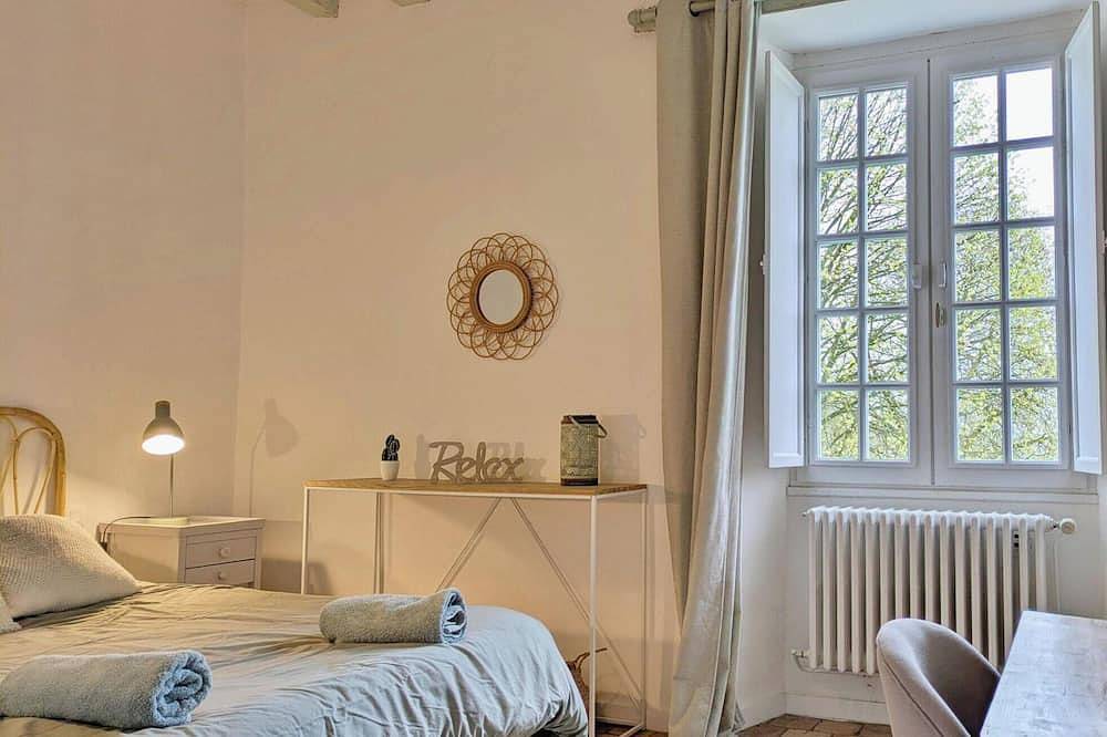 Charmante maison de maître au bord d'un étang avec activités et équipements familiaux à Cossé-le-Vivien in Cossé-le-Vivien, Mayenne