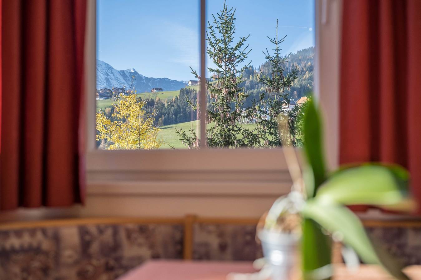 Appartamento intero, Appartamento "Treyer 6 Typ B" con vista sulle montagne, Wi-Fi, balcone e giardino in Terento, Dolomiti Superski