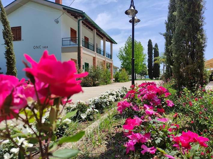 Privatzimmer für 3 Personen, mit Terrasse und Whirlpool sowie Garten und Kinderpool