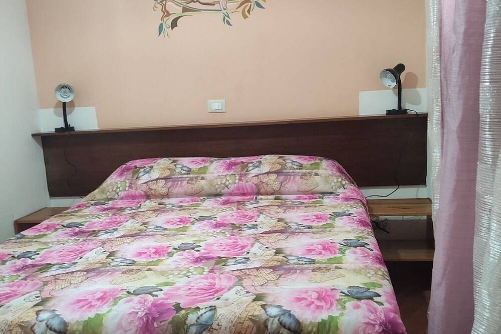 Cozy semi-detached terrace house 5 minutes from the beautiful sandy beach in Balestrate, Provincia de Palermo
