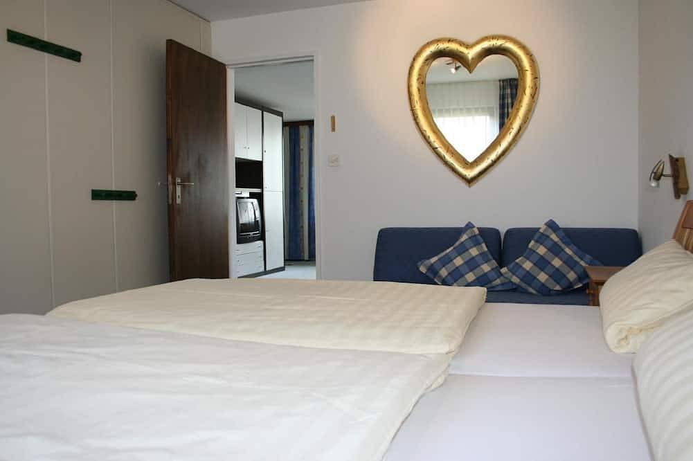 Geheel appartement, Chesa Arettas mirrors in Bever, Oberengadin