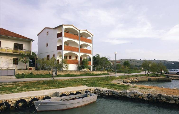 Gîte pour 4 personnes, avec Terrasse à Zaboric