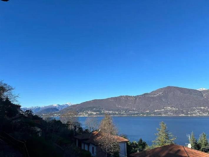 Ferienwohnung für 4 Personen, mit Terrasse und Garten sowie Pool und Seeblick