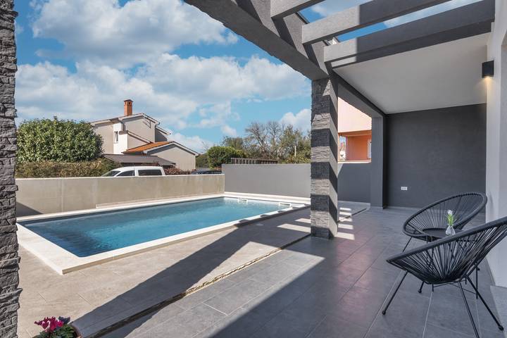 Villa für 8 Personen, mit Garten und Pool sowie Balkon in Pula - 4