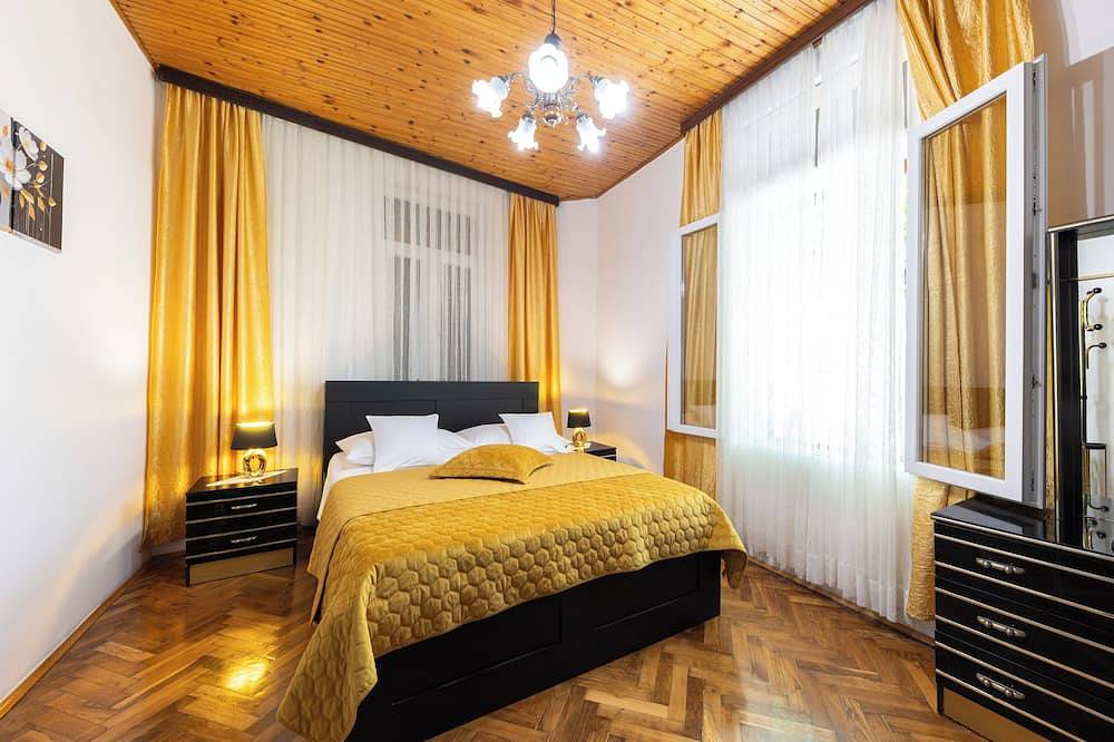 Historic Villa with Private Hot Tub & Garden in Split, Split-Dalmatia