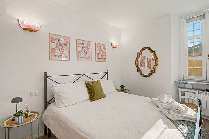 Holiday home 'Lake Maggiore Al Portico in Lesa' with terrace in Lesa, Lago Maggiore (Piemonte)