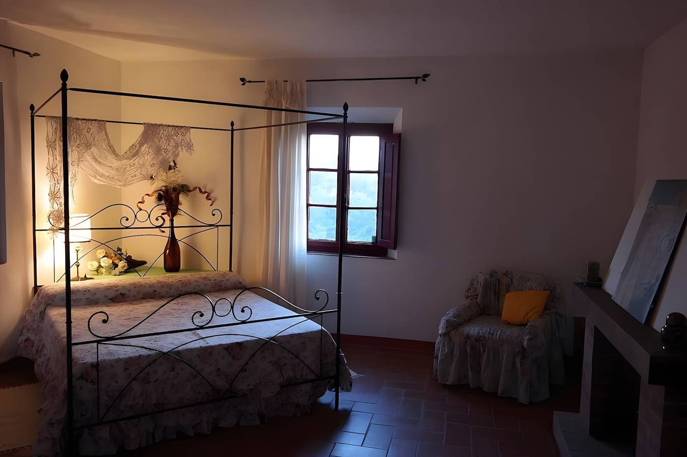 Pod.natalino farmhouse between woods and reality in the land of the giants in Peccioli, Pisa Provinz