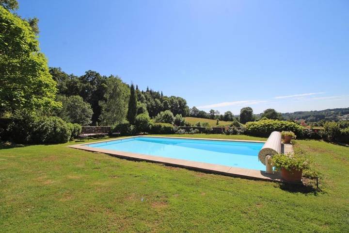 Location de vacances pour 6 personnes, avec terrasse ainsi que piscine et jardin à Condat-sur-Vienne - 4