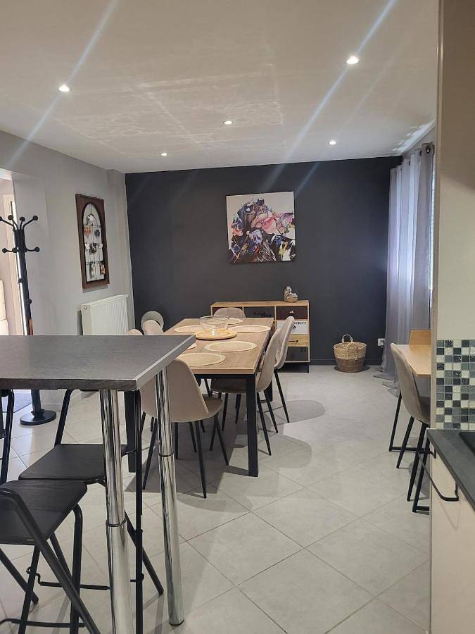 Appartement de vacances pour 6 personnes, avec Terrasse et Jardin à Chassieu