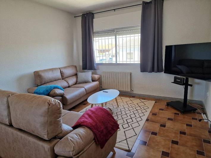 Apartamento de vacaciones para 6 personas, con terraza y vistas además de jardín y piscina - 1