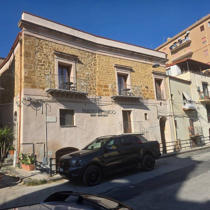 Palazzo Zuppardo Apartment – Agrigento Old Town, Sea View & Balcony