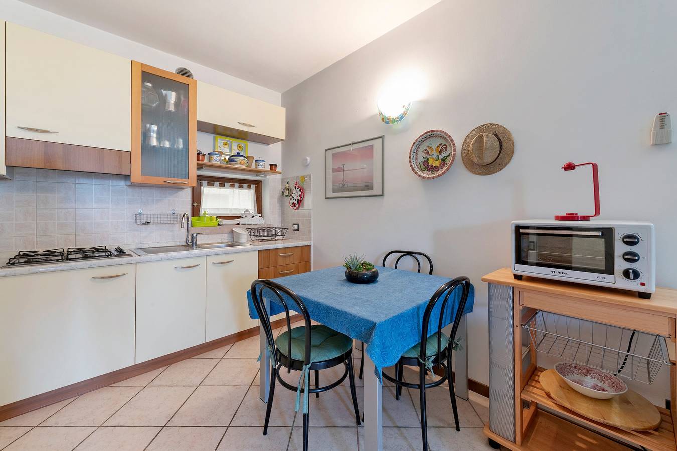 Ganze Wohnung, Apartment 'Garda Bloom' mit Gemeinschaftspool, privater Terrasse und Wlan in Rivoltella del Garda, Desenzano del Garda