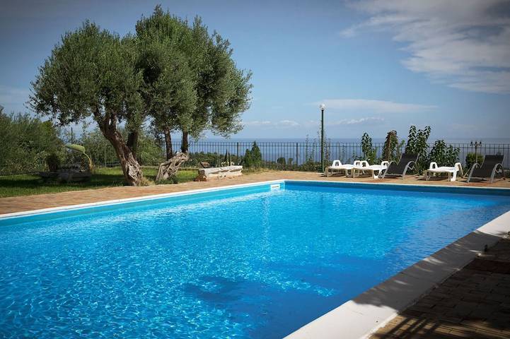 Entspannen Sie auf dem Land mit Pool und Meerblick! in Altavilla Milicia, Palermo Provinz