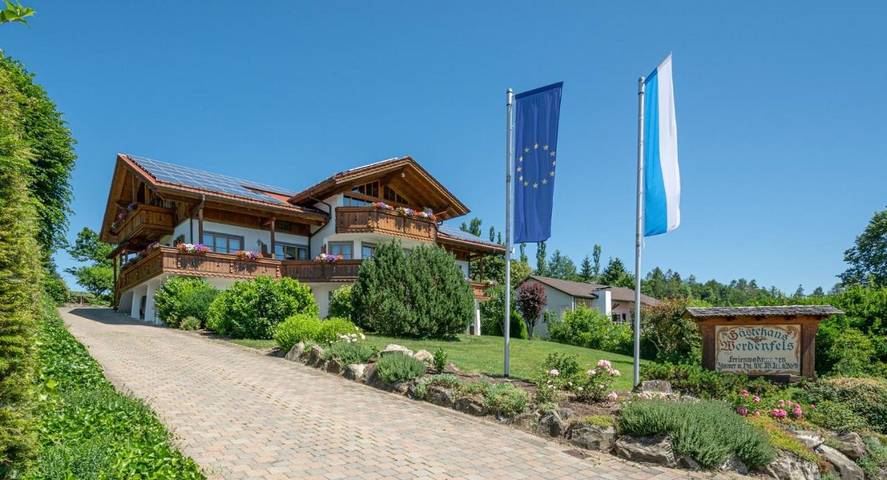 Apartmenthotel für 3 Personen, mit Balkon und Terrasse sowie Garten und Ausblick