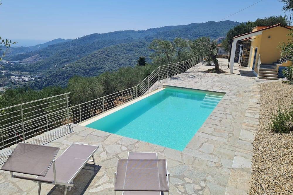 Traumhaus mit Meerblick und beheizbaren Pool & großer Terrasse im Olivenhain in Pontedassio, Riviera di Ponente