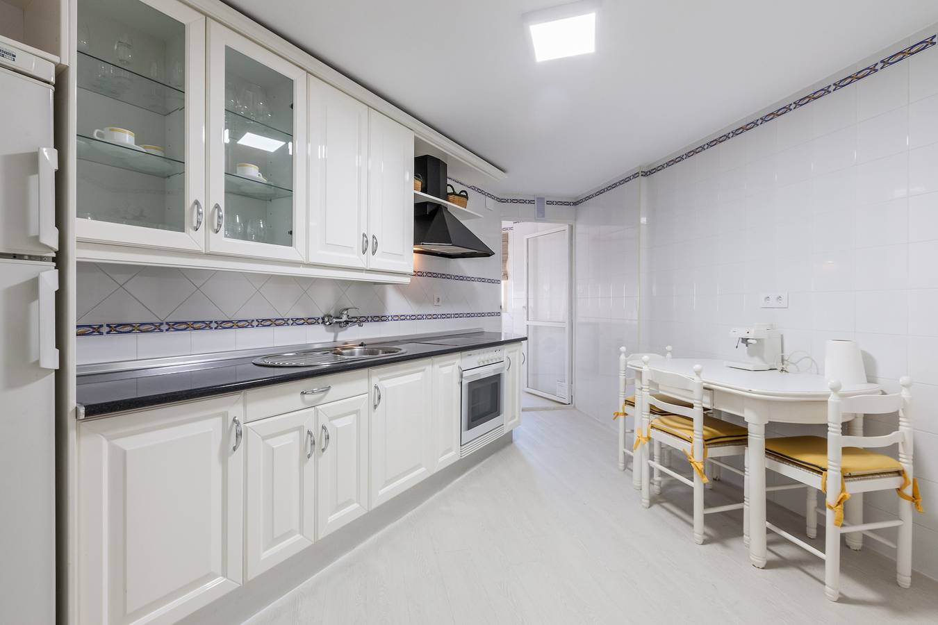 Ganze Wohnung, Ferienwohnung 'Amicorum Parking' mit privater Terrasse, Wi-Fi und Klimaanlage in La Buhaira, Sevilla