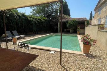 Gîte pour 4 personnes, avec jardin et piscine à Saint-Gilles