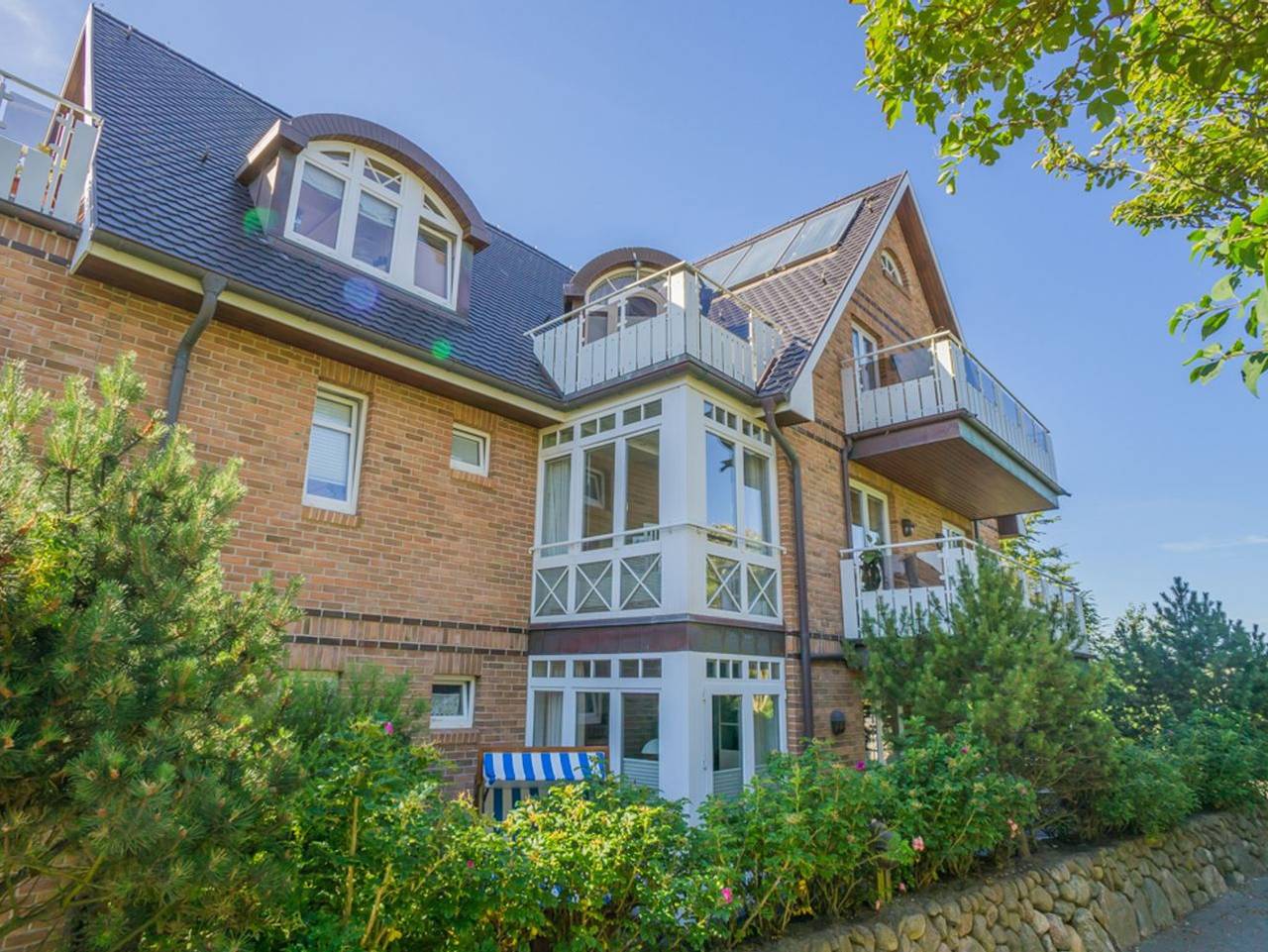 Ganze Ferienwohnung, Wildente App. 5 - Ferienwohnung am Dorfteich für bis zu 2 Personen mit Balkon. in Wenningstedt, Sylt