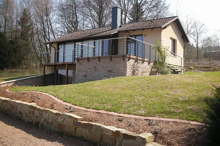 Ferienhaus für 4 Personen, mit Balkon und Terrasse sowie Garten und Sauna