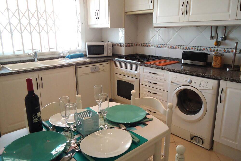 Entire apartment, T3 Ceuta Luminoso in Quarteira in Quarteira, Faro District