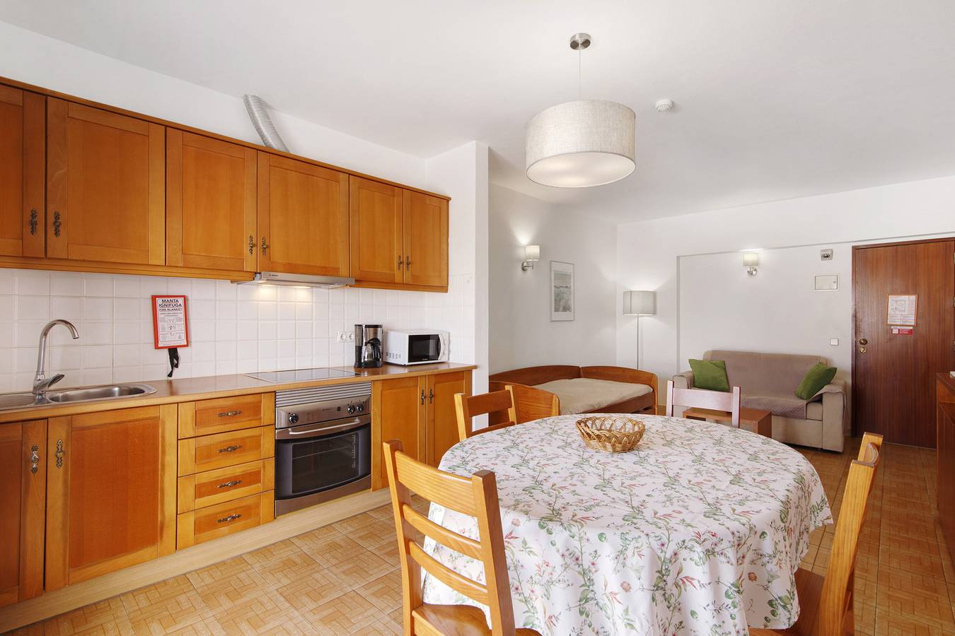 Apartamento inteiro, Apartamento '3' com piscina partilhada, Wi-Fi e ar condicionado in Aldeia das Açoteias, Albufeira