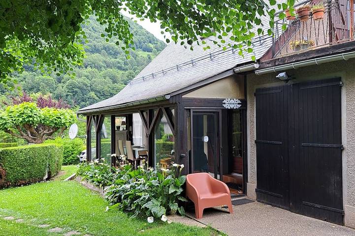 Location de vacances pour 8 personnes, avec sauna ainsi que piscine et jardin à Sarrancolin