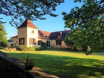 Gîte pour 15 personnes, avec terrasse ainsi que piscine et jardin à Manaurie