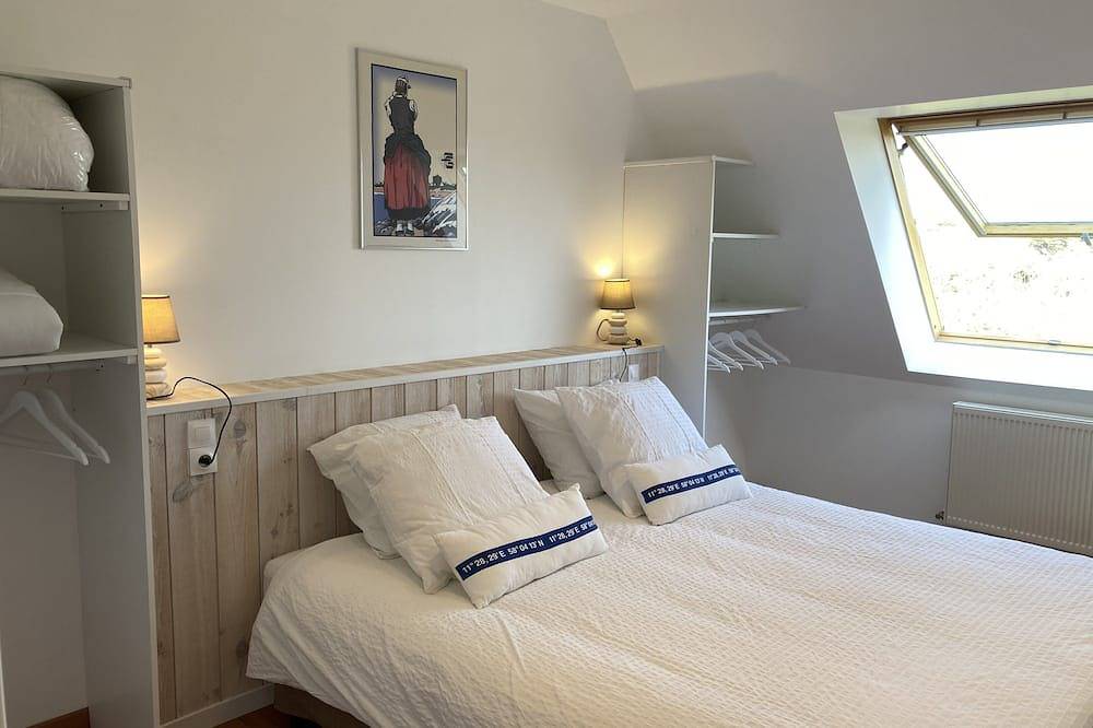 Person villa with sea view and heated indoor pool. in Lanmodez, Rosa Granitküste