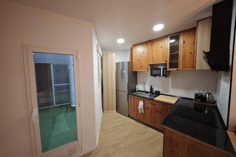 Entire apartment, Stylish Alcobendas Studio Seasonal in Alcobendas, Madrid Province