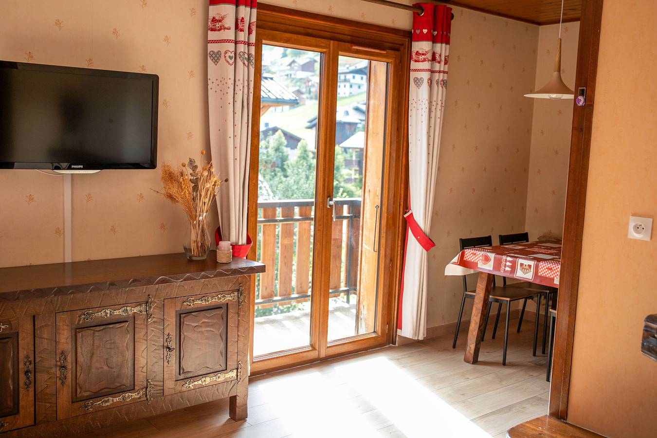 Ganzes Studio, Einzimmerapartment 'C3 - Chalet Tournier' mit Bergblick, Gemeinschaftsgarten und Wi-Fi in Les Gets, Les Portes du Soleil