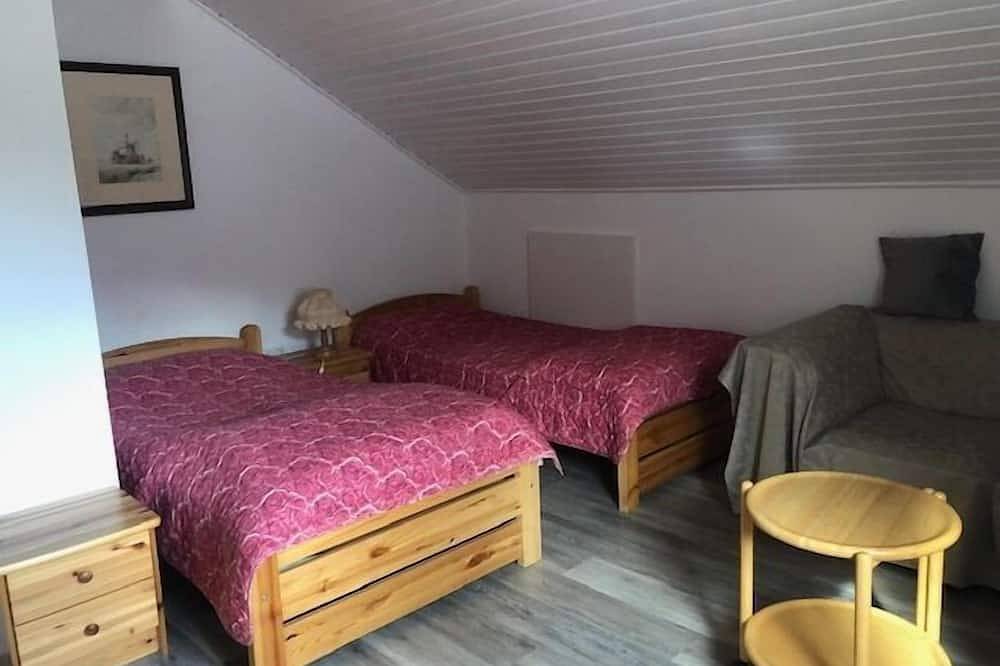 Ganze Wohnung, Sehr ruhige, gemütliche und sehr gut eingerichtete Ferienwohnung im Dachgeschoss in Gemünden am Main, Maindreieck
