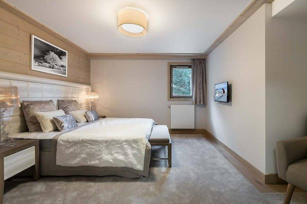 Entire apartment, Modern apartment in Courchevel with parking and Wifi in Saint-Bon-Tarentaise, Les Trois Vallées