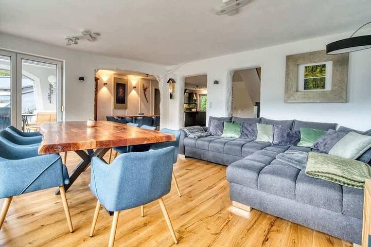 Ferienwohnung für 14 Personen, mit Balkon und Garten sowie Sauna
