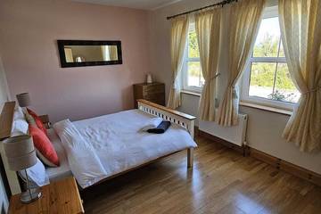 Holiday Home for 9 People in Lough Swilly, County Donegal, Photo 2