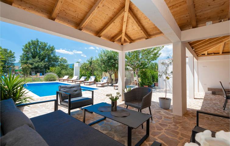 Charmante Ferienwohnung mit Pool und Terrasse, in der Nähe von Fluss und See in Imotski, Makarska Riviera