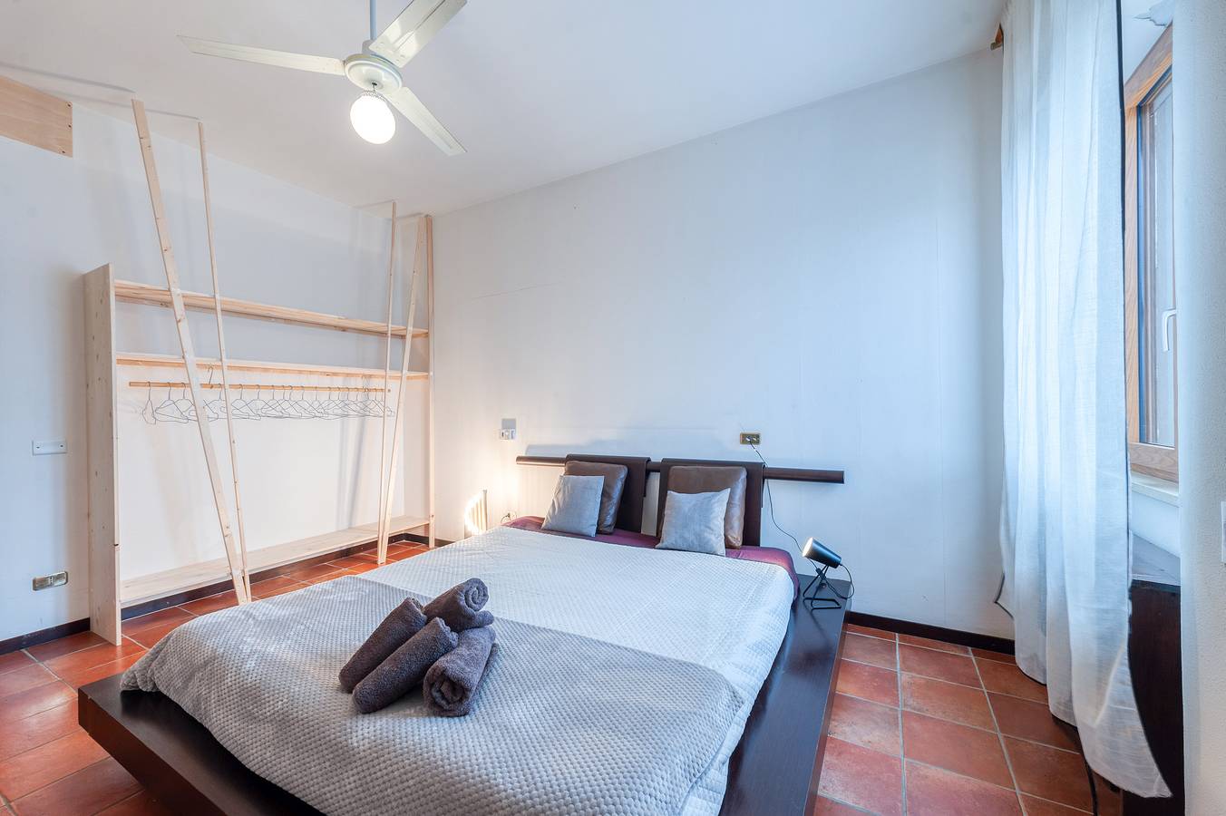 Camera 'Book House A Lecce C' con Balcone, Wi-Fi e Aria Condizionata in Lecce, Provincia di Lecce