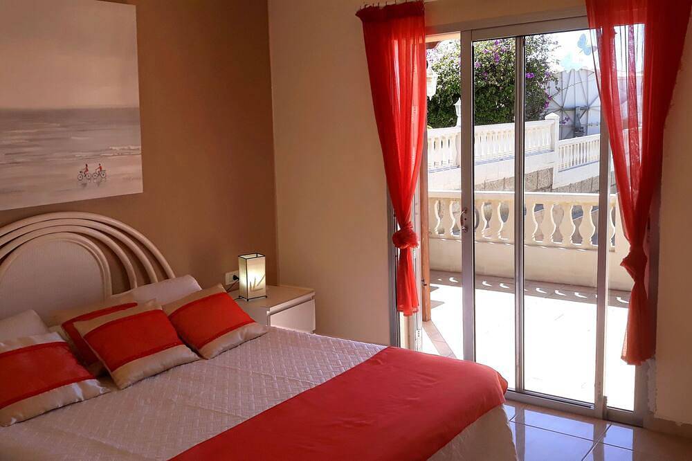 Villa panoramic view full south, very quiet area in Sueno Azul, Adeje