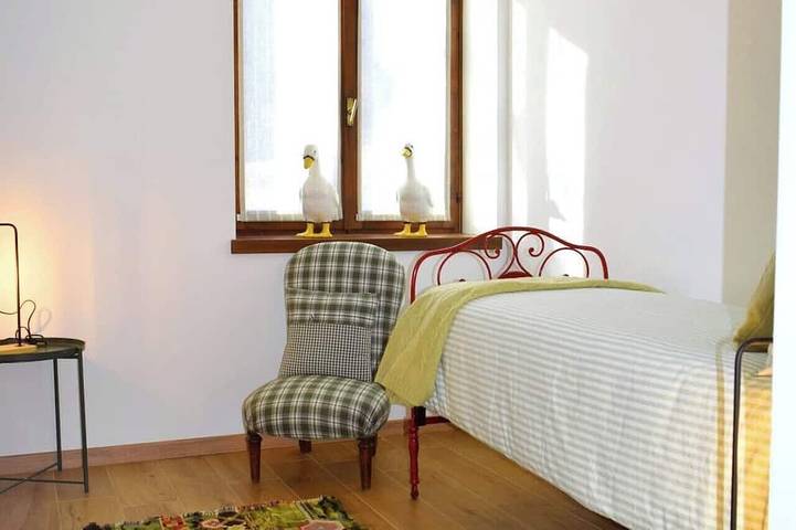 Beautiful cottage a few miles from Bellagio with stunning views of Lake Como in Civenna, Municipio de Bellagio
