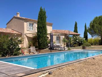 Gîte pour 6 personnes, avec piscine ainsi que vue et terrasse à Vinsobres