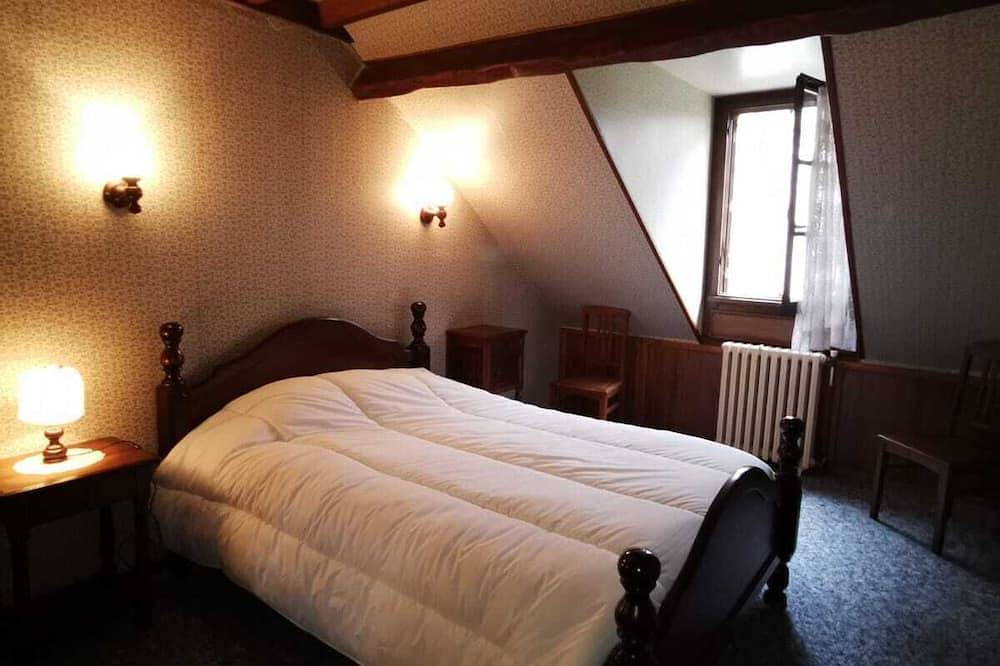 Mountain house in the heart of the village in the upper Aspe Valley in Urdos, Béarn