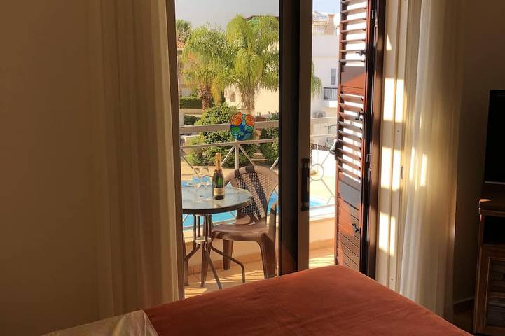 Belle villa de vacances avec piscine dans les tombeaux de la région des rois in Paphos (ville), Chypre du Sud