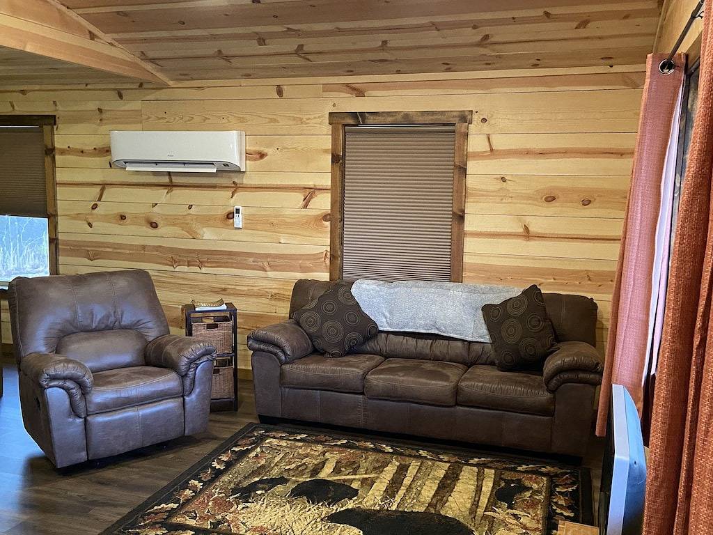 Cub Cabin has Star Gazing for Outdoor Lovers. No Pets Allowed in Lake Ouachita