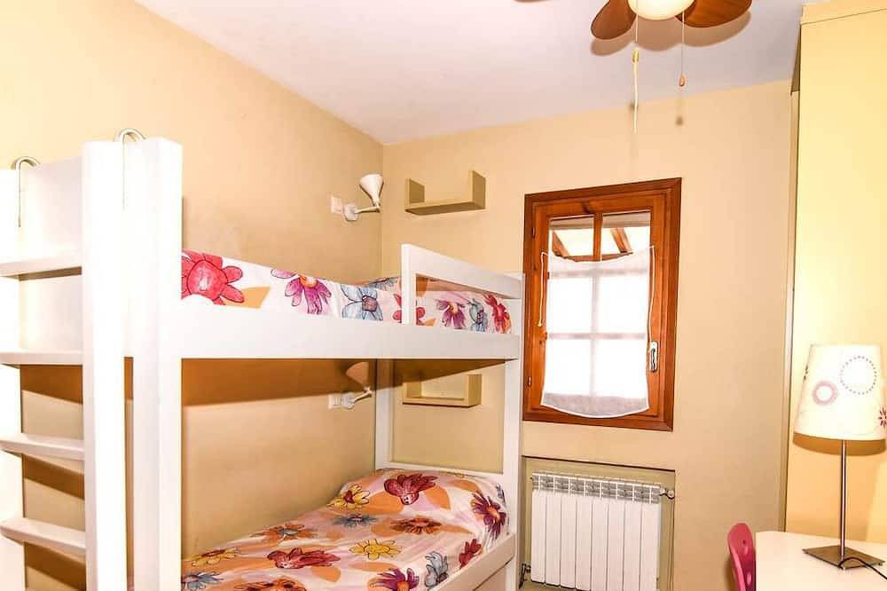 Casa adosada con barbacoa y zona comunitaria con piscina, a 500m de la playa in Sant Salvador (Tarragona), Vendrell
