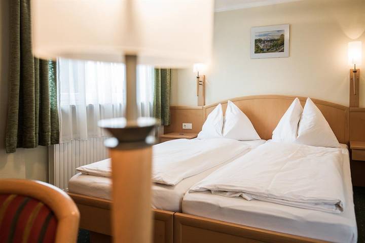Doppelzimmer mit Dusche, Wc in Salzburg, DMO Demo Region_1