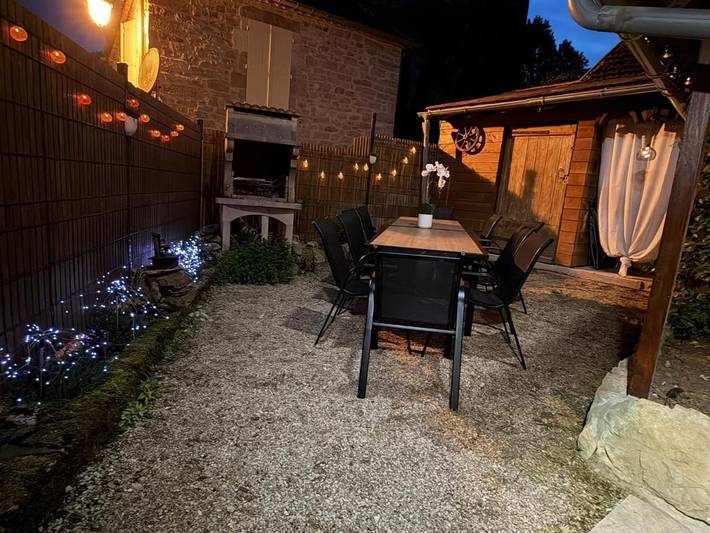 Location de vacances pour 12 personnes, avec jardin et vue, adapté aux familles à Rignac (Lot)