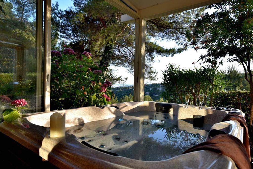 Suite with Spa Access in Cantaron, Côte méditerranéenne (France)